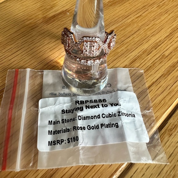 Bomb Party April Birthday Collection Ring - Staying Next to You - Picture 1 of 6